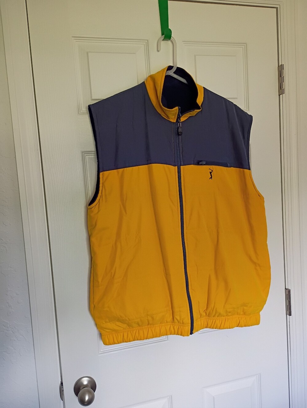 MENS YELLOW AND NAVY BLUE RAIN RESISTANT GOLF VEST.